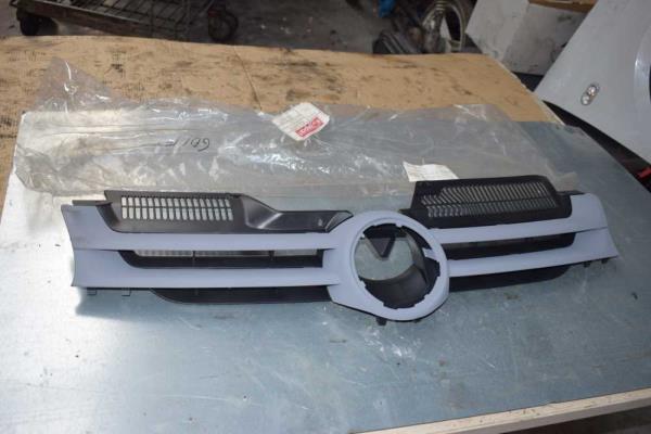 CALANDRE VW GOLF 5 ( PIECE NEUVE ) - Vue 1